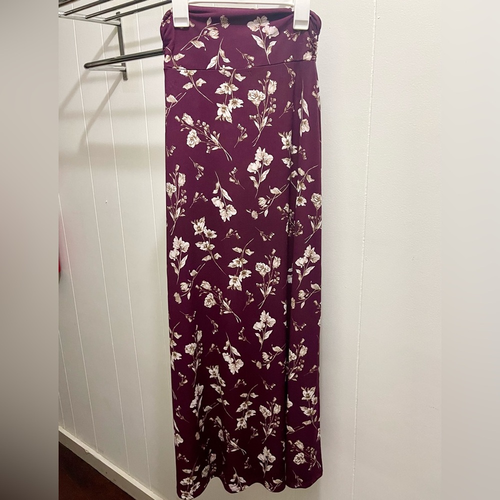 GILLI XS PETITE MAXI SKIRT